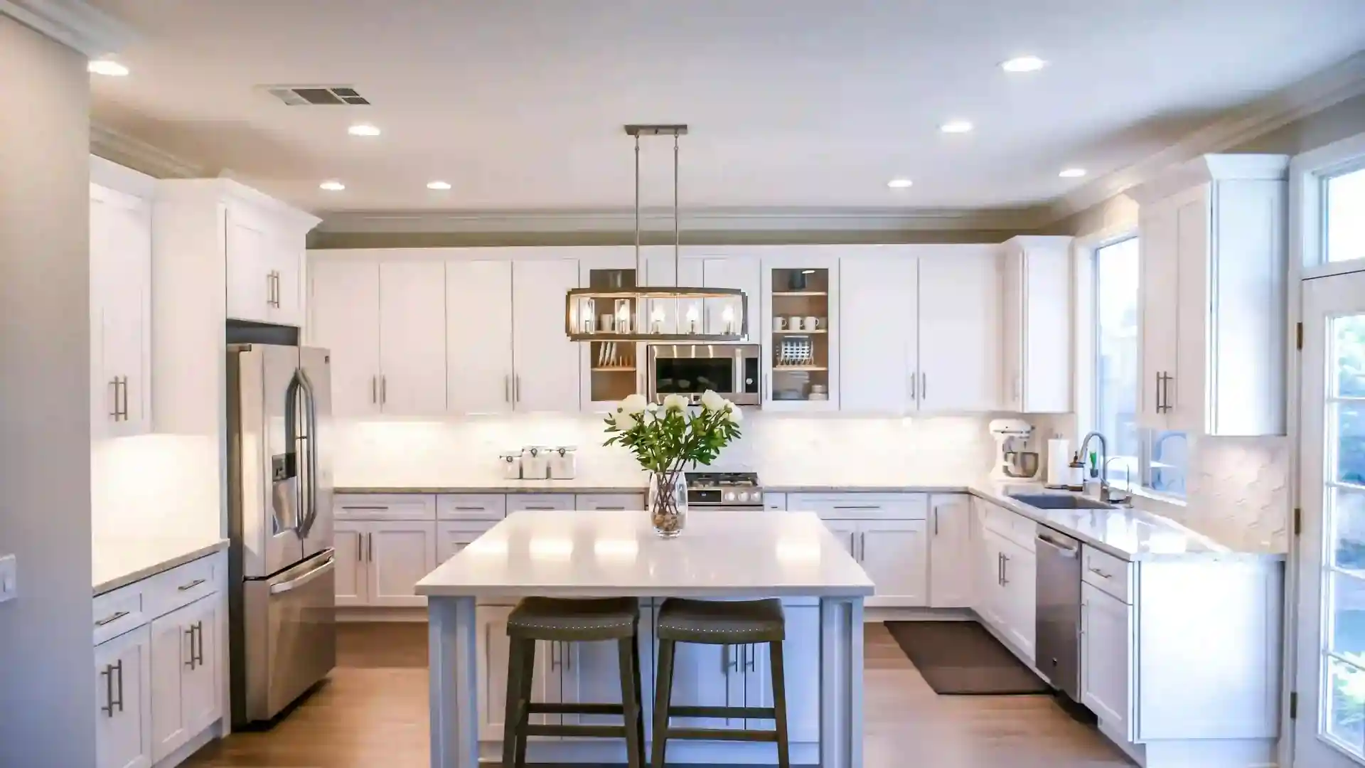 Kitchen Renovation Toronto - Modern kitchen remodel by Reno Mumu
