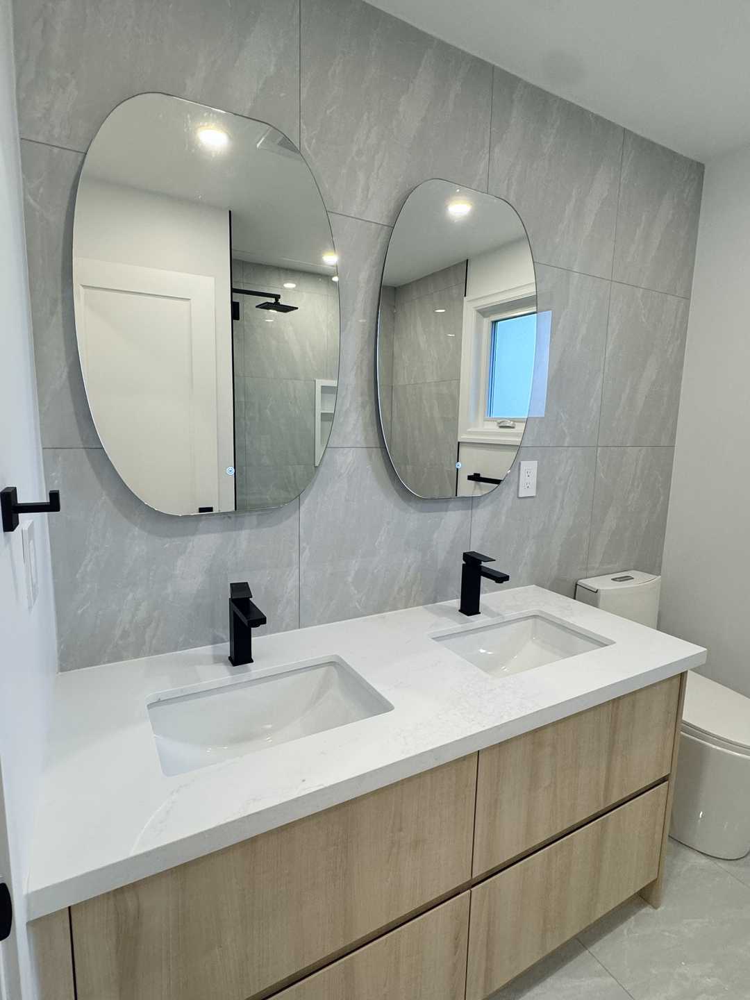 Powder room (custom black vanity with two U SHAPE drawers,