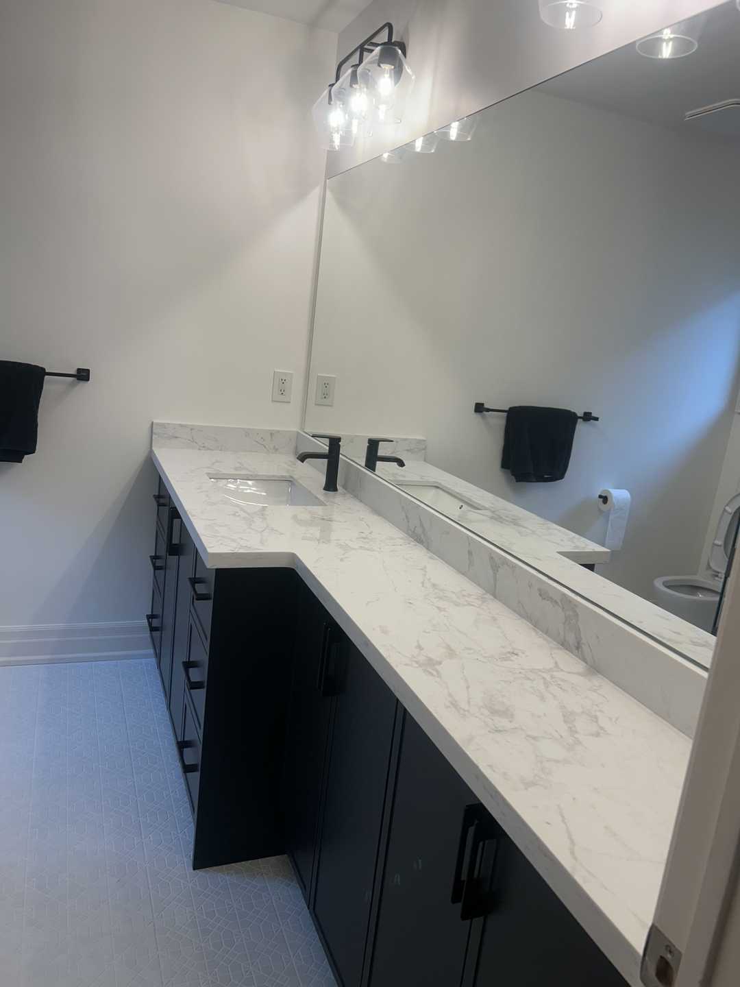 Tesserae suit blanc ciot master floor and wall, black delta