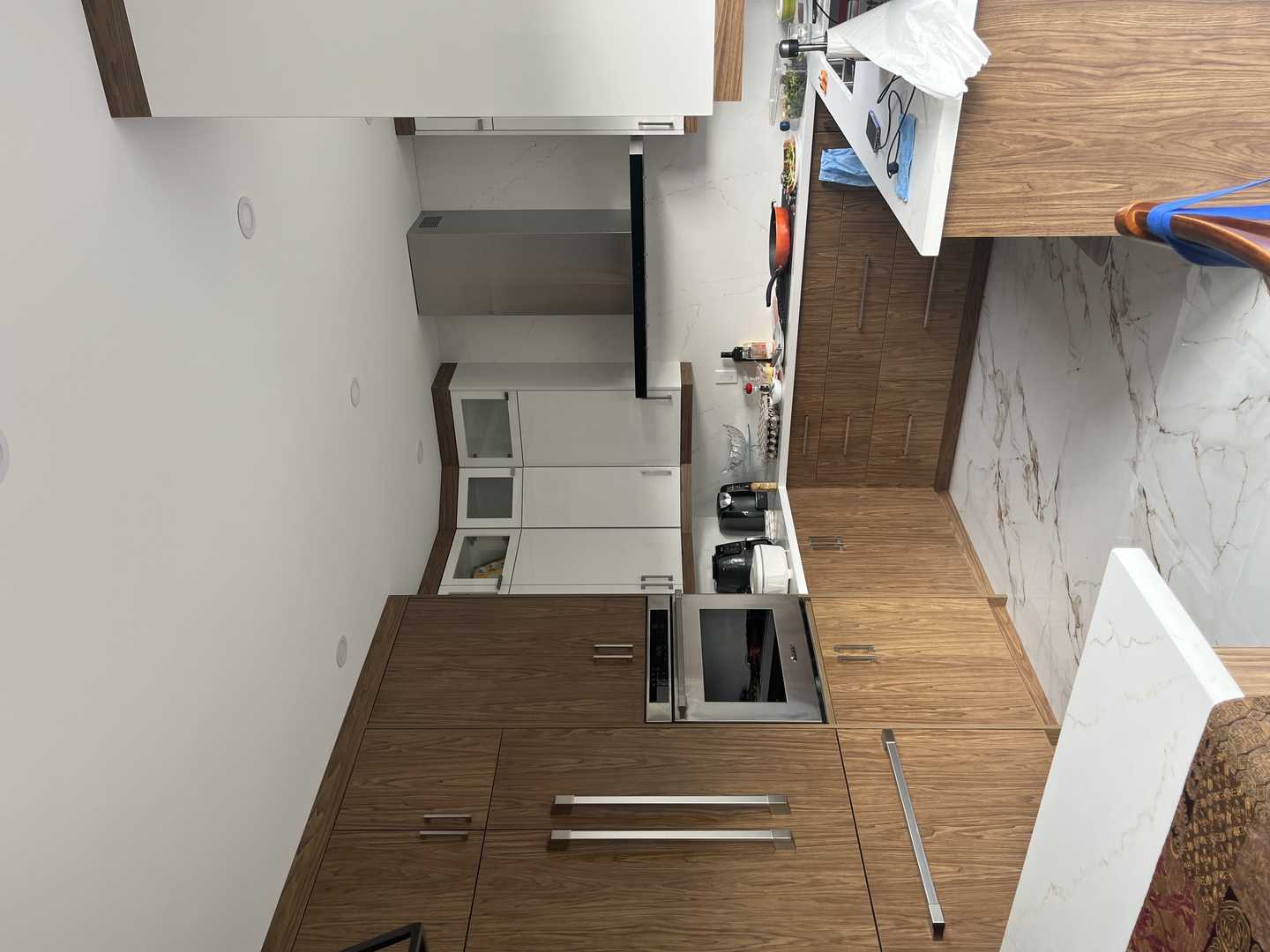 Wood grain U shape kitchen cabinets