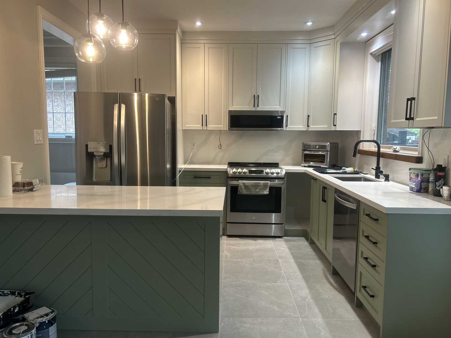 Ciot eureka grey 24“*24” through out main floor foyer and