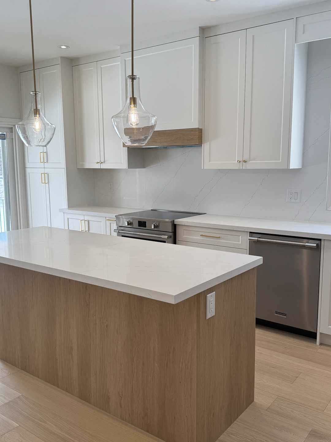 MDF snow white kitchen with wooden island, built in undermount